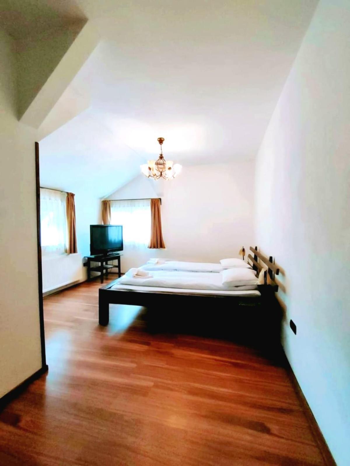 Pensiunea Cerbul - Valea Dobarlaului Bagian luar foto